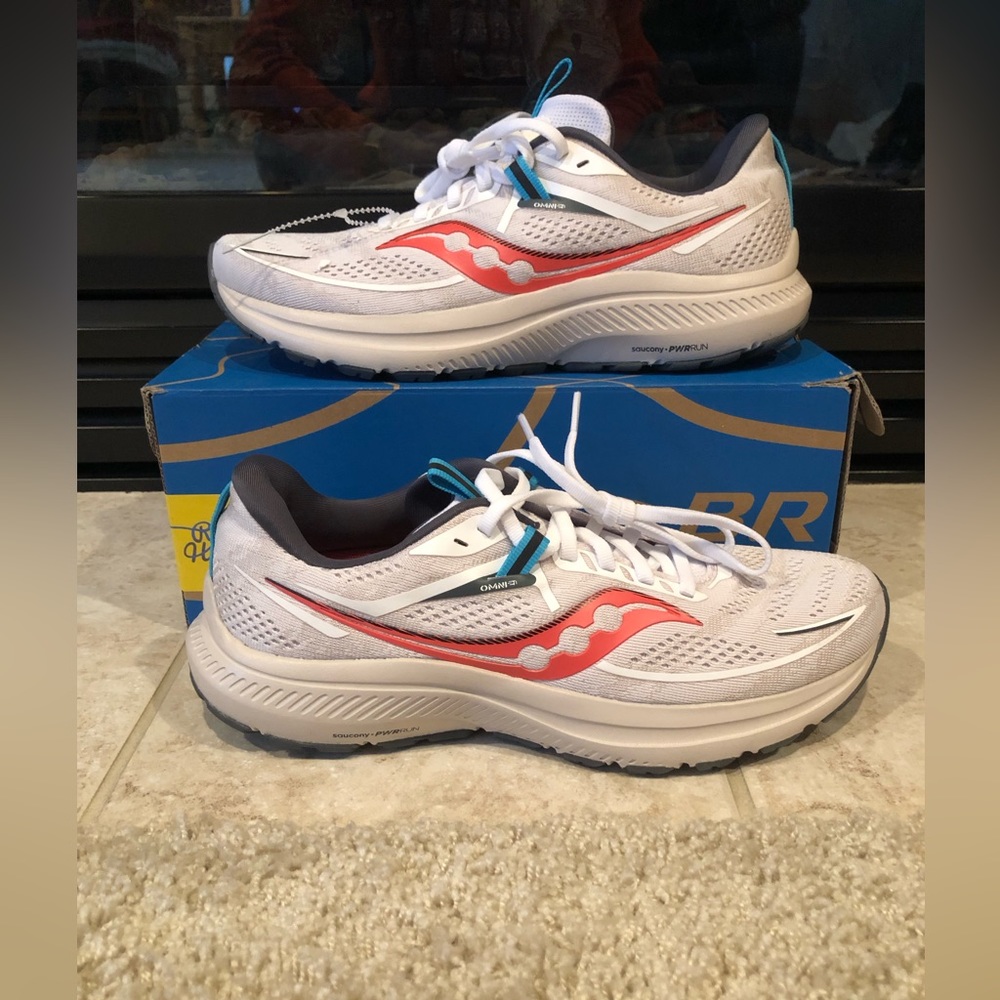 NEW* Saucony Omni 21 Women's S10762-31 Gray tan White Running Shoes Size 7.5 🎁